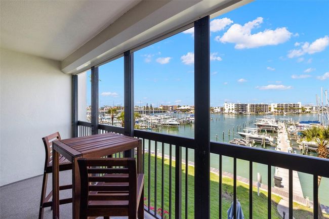 Balcony | Image 17