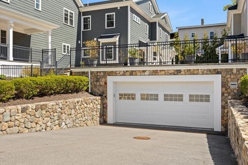 3-16-26 Dalby St, Newton, MA, 02458-1031 | Card Image