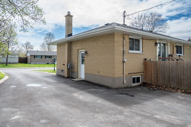 70 Briscoe St, House other with 4 bedrooms, 2 bathrooms and 4 parking in Amherstview ON | Image 30
