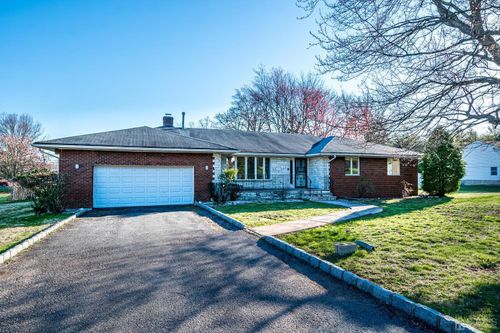 5 Hemlock Dr, Edison, NJ, 08820-1077 | Card Image