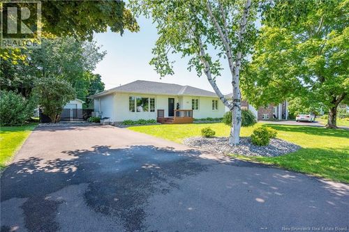 157 Smith Ave, House with 3 bedrooms, 2 bathrooms and null parking in Shediac NB | Card Image