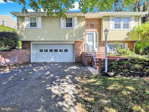 4001 Circle Ave, READING, PA, 19606-3017 | Card Image