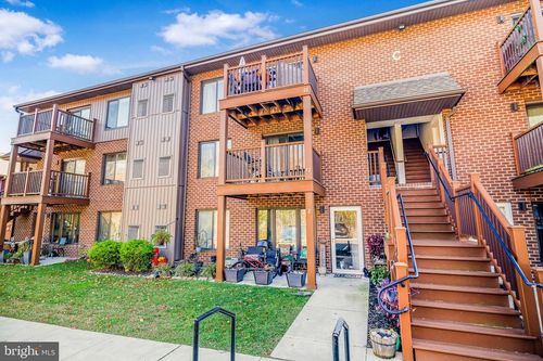 42-5200 Hilltop Dr, BROOKHAVEN, PA, 19015-1204 | Card Image