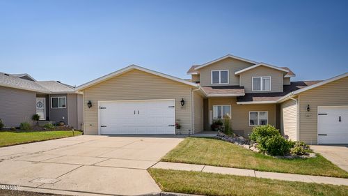 4601 Impala Ct Nw, Mandan, ND, 58554-1052 | Card Image