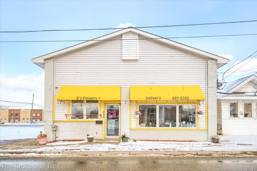 755 E Mount Morris St, Mount Morris, MI, 48458-2006 | Card Image