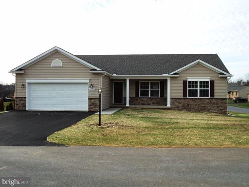 8620 Regal Dr, MERCERSBURG, PA, 17236-8528 | Card Image