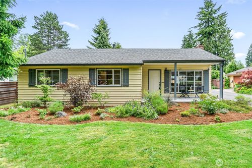 13720 Corliss Ave N, Seattle, WA, 98133-7222 | Card Image