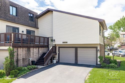 3S407 Chestnut Ct, Warrenville, IL, 60555-2646 | Card Image