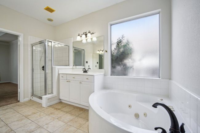 Primary Bathroom | Image 14