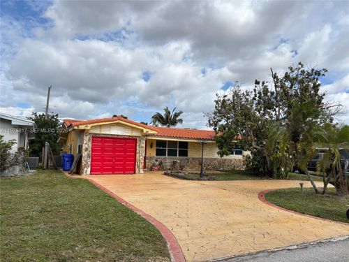 8471 Nw 16th St, Pembroke Pines, FL, 33024-4944 | Card Image