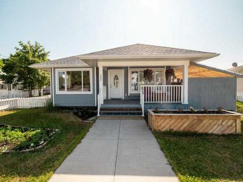 242 1 St W, Cardston, AB, T0K0K0 | Card Image