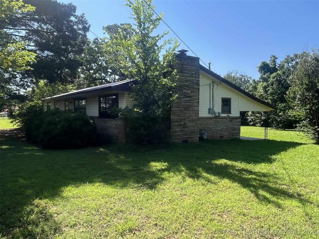 10650 W Highway 9, House other with 3 bedrooms, 2 bathrooms and null parking in Stigler OK | Image 4