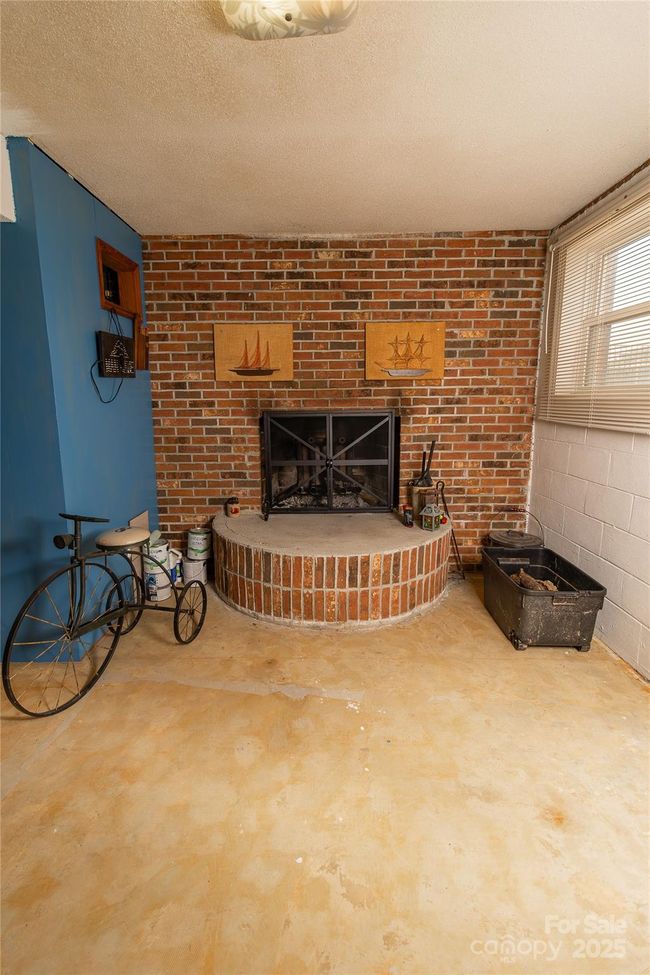 1352 W Cherokee St, House other with 3 bedrooms, 3 bathrooms and null parking in Blacksburg SC | Image 26