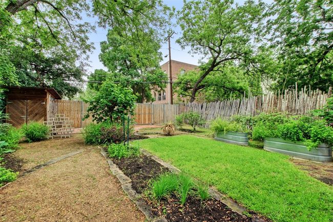 Back yard | Image 38