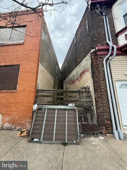 1327 S 49th Street, Philadelphia, PA, 19143 | Card Image