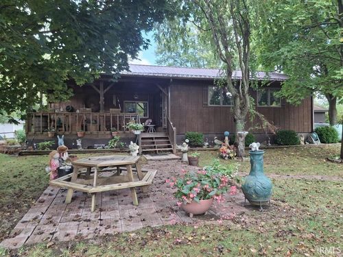 558 N Lakeshore Dr, Albion, IN, 46701-9537 | Card Image