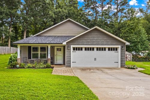 2424 Glenwood St, Kannapolis, NC, 28083-8105 | Card Image