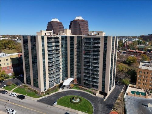 310-4545 Wornall Rd, Kansas City, MO, 64111-3209 | Card Image