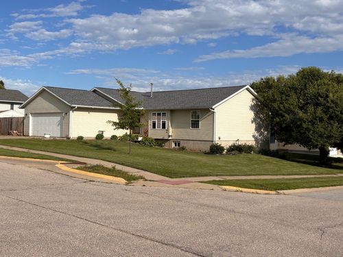 2000 Highland Rd, Ely, IA, 52227 | Card Image