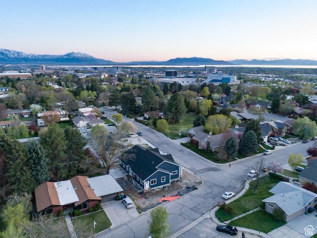 Aerial view at dusk with a mountain view | Image 32