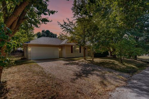 520 Johnson Ave, Sparta, MO, 65753-9408 | Card Image
