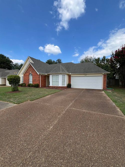 4558 Kings Grant Dr, Memphis, TN, 38125-3428 | Card Image