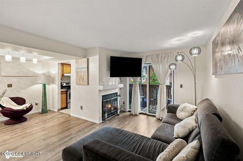 6b-7220 Huntsmen Cir, Anchorage, AK, 99518-2721 | Card Image