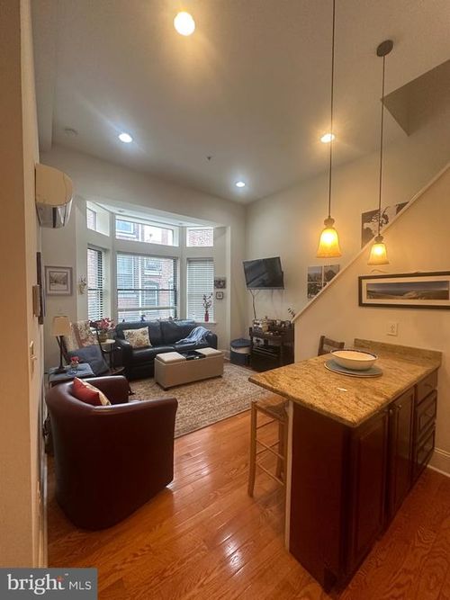 2r-1014 Clinton St, PHILADELPHIA, PA, 19107-6017 | Card Image