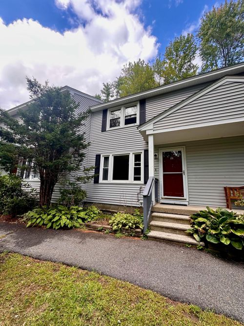 97 Granite St, Londonderry, NH, 03053-3795 | Card Image