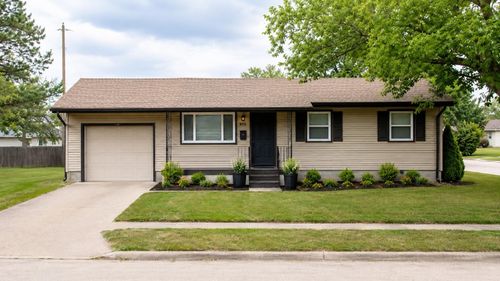 915 Lena Ave, Salina, KS, 67401-1108 | Card Image
