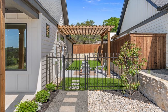 912 Tree Dr, House other with 3 bedrooms, 2 bathrooms and null parking in Granbury TX | Image 5