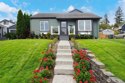1624 Pine St, Everett, WA, 98201-2170 | Card Image