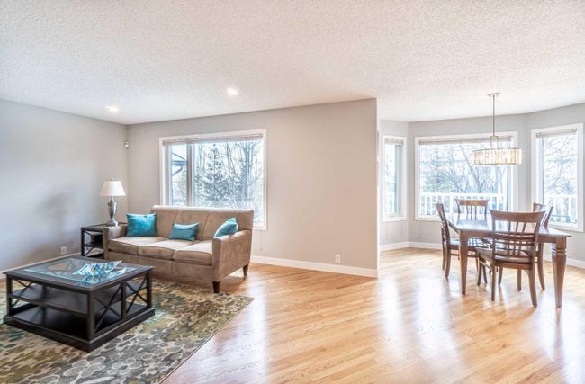59 Schooner Close Nw, Home with 4 bedrooms, 3 bathrooms and 4 parking in Calgary AB | Image 8
