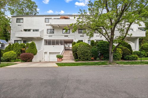 15-21 Canterbury Rd, Great Neck, NY, 11021-2135 | Card Image