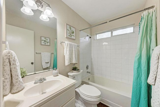 Guest bath upstairs | Image 27