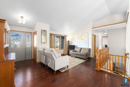 209 W Ironwood St, Brandon, SD, 57005-2174 | Card Image