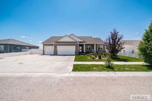 2910 E Larson Dr, Idaho Falls, ID, 83401-6548 | Card Image