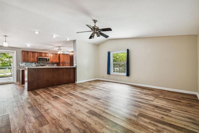 Living Room/Kitchen/Entrance | Image 5