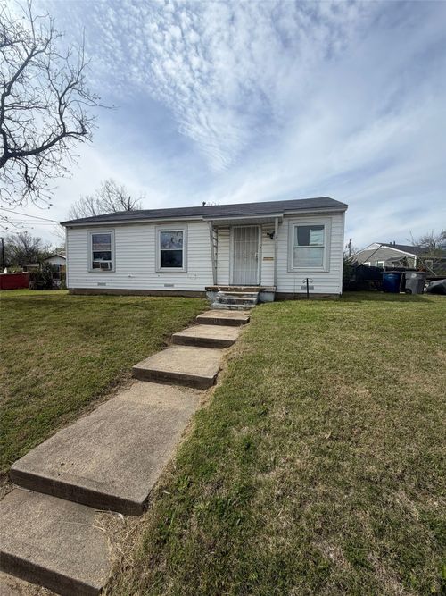 2033 Redman Cir, Dallas, TX, 75223-3451 | Card Image