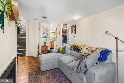 2-711 S 5th St, PHILADELPHIA, PA, 19147-3043 | Card Image