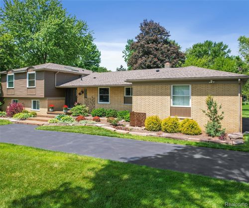 32002 Cambridge St, Livonia, MI, 48154-3142 | Card Image