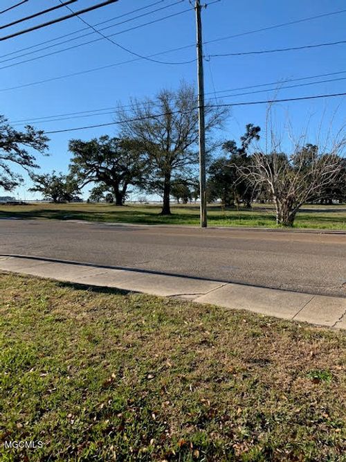 442 Howard Ave, Biloxi, MS, 39530-4454 | Card Image