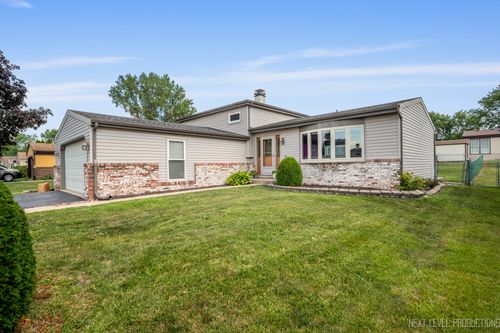 933 Saginaw Ct, Carol Stream, IL, 60188-1339 | Card Image