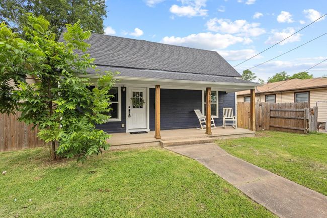 1710 S Walnut St, House other with 2 bedrooms, 2 bathrooms and null parking in Sherman TX | Image 4