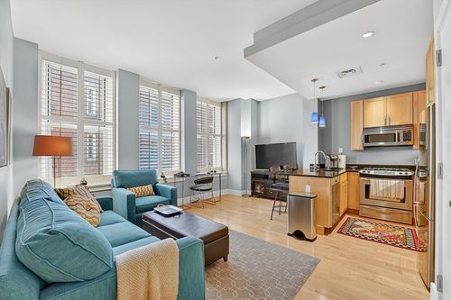 l414-70 Lincoln St, Boston, MA, 02111-2631 | Card Image