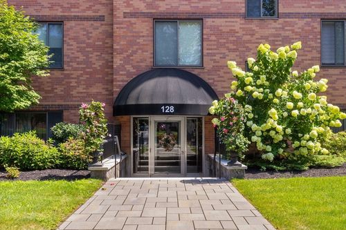 apt-207-128 Pleasant St, Arlington, MA, 02476-8160 | Card Image