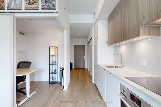 901 - 161 Roehampton Ave, Condo with 2 bedrooms, 1 bathrooms and null parking in Toronto ON | Image 13