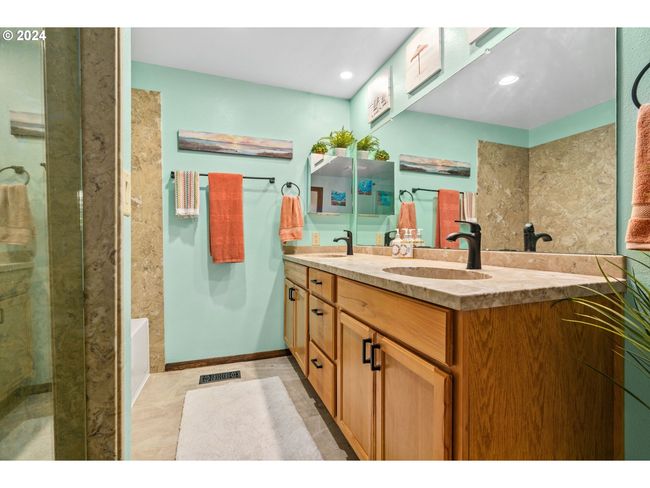 Bathroom | Image 23