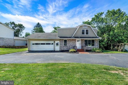 2050 Stonecrest Dr, LANCASTER, PA, 17601-5424 | Card Image