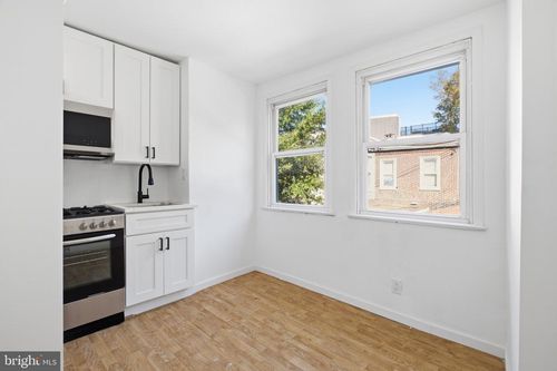 2f-2711 Brown Street, PHILADELPHIA, PA, 19130 | Card Image